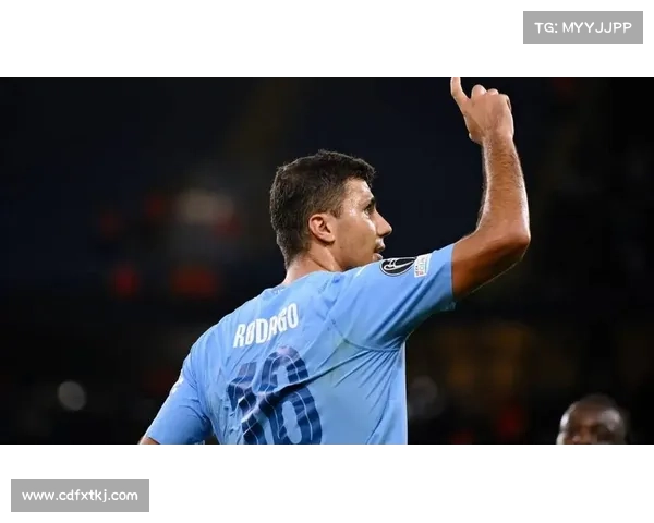 大卫路易斯在比赛中多位置发挥及其战术作用全面解析